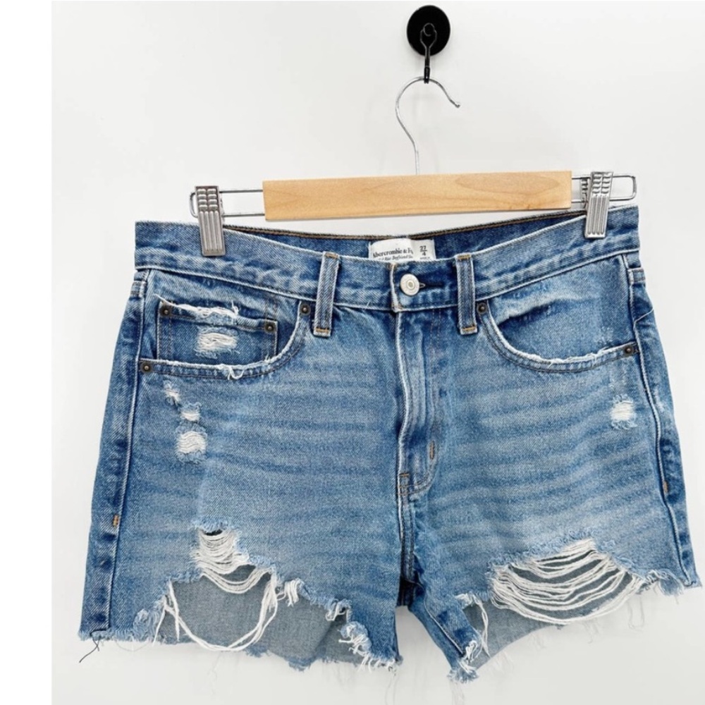 Abercrombie & Fitch Mid Rise Boyfriend Light Wash Blue Shorts Women's Size 27/4